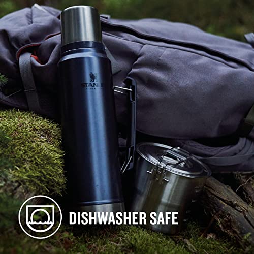 2.0 QT Hammertone Green Vacuum Insulated Stainless Steel Bottle J7722