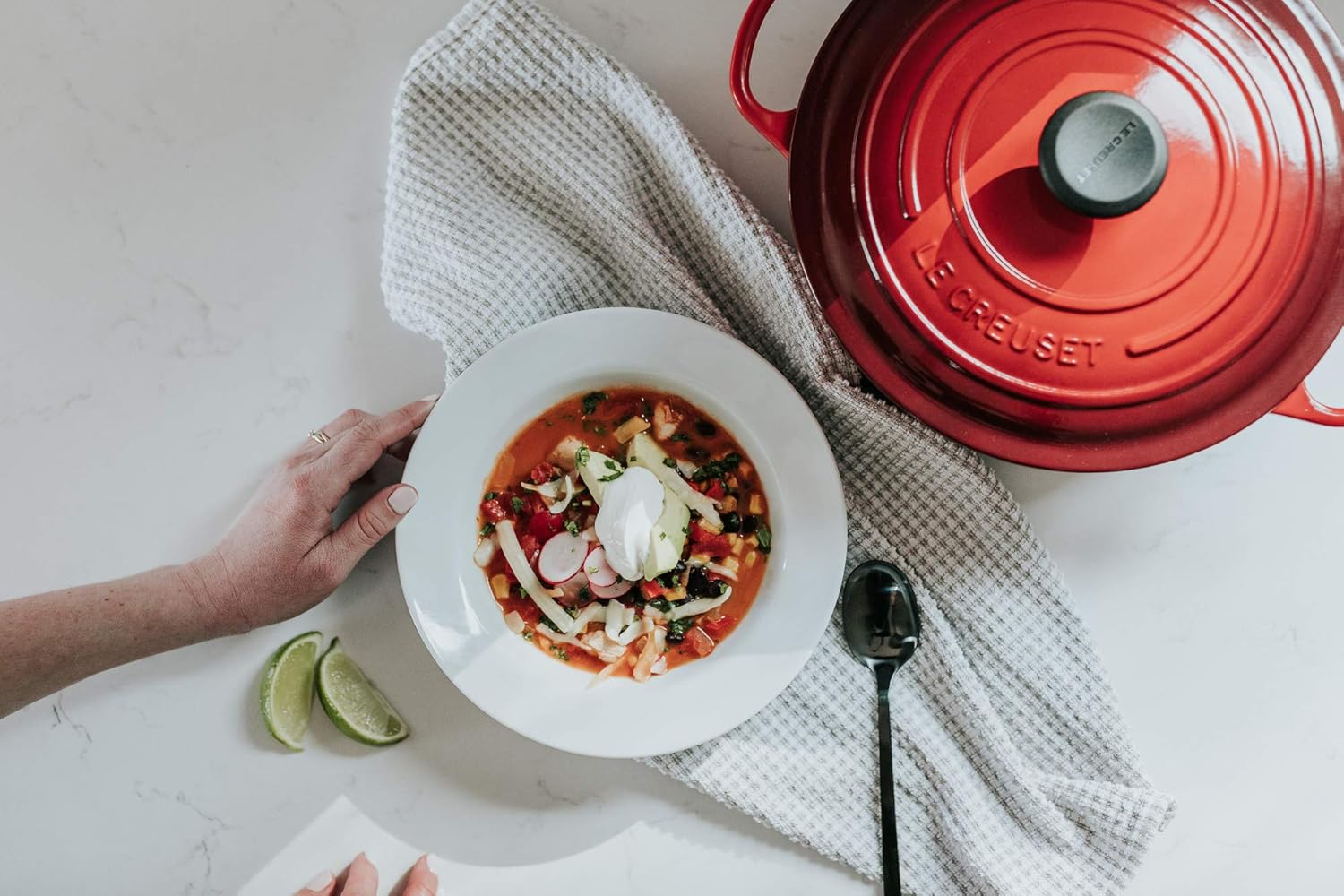 7.25 qt. Enameled Cast Iron Round Dutch Oven E259