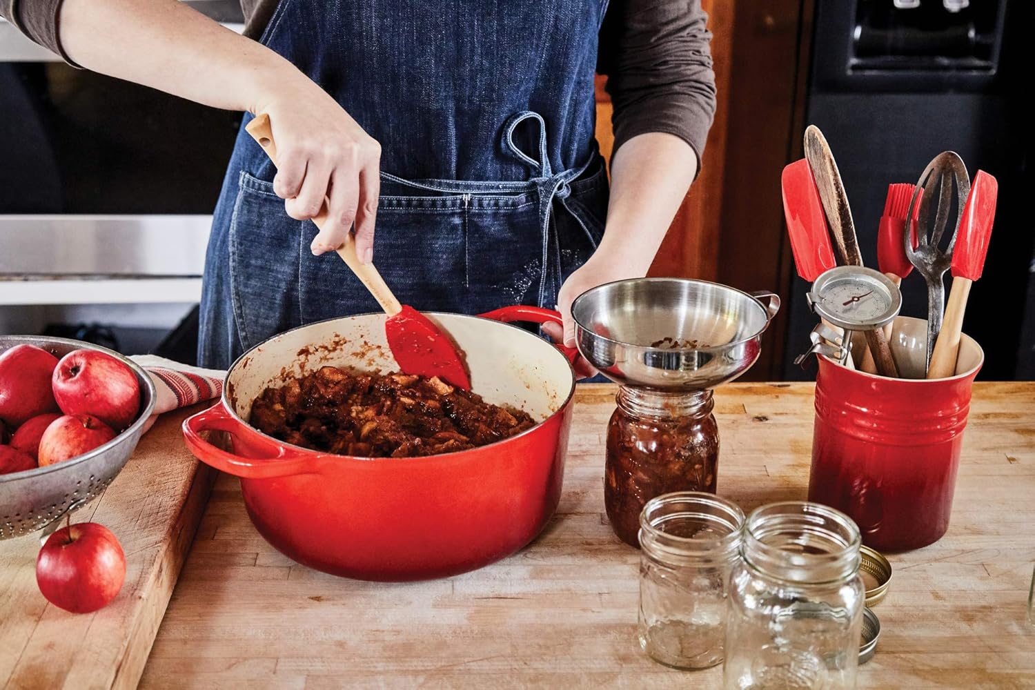 7.25 qt. Enameled Cast Iron Round Dutch Oven E259