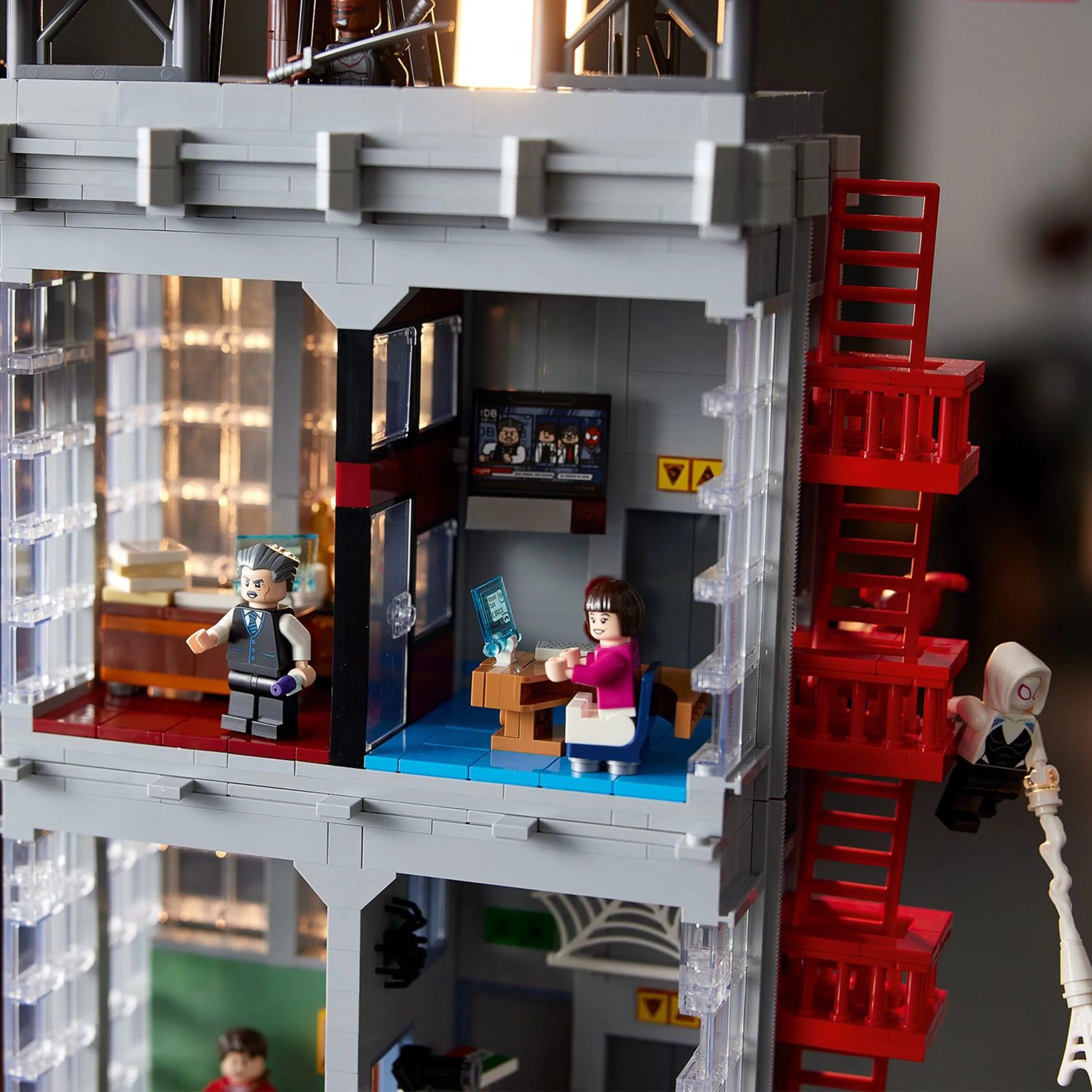 LEGO Marvel Spider-Man Daily Bugle Building Set with 25 Minifigures K29320