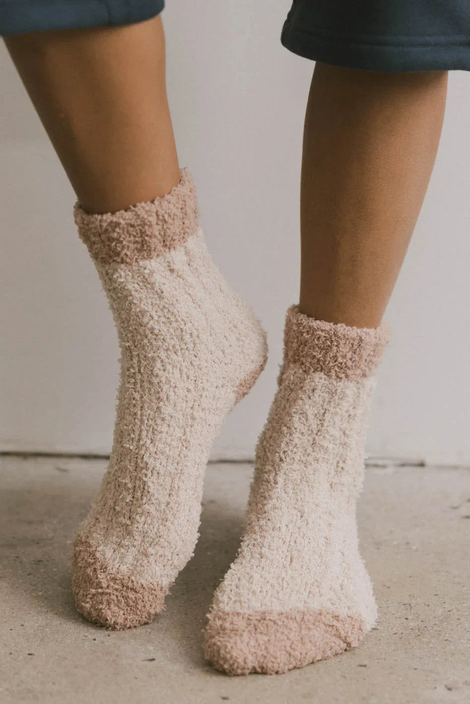 Fuzzy Contrast Socks in Tan W65094