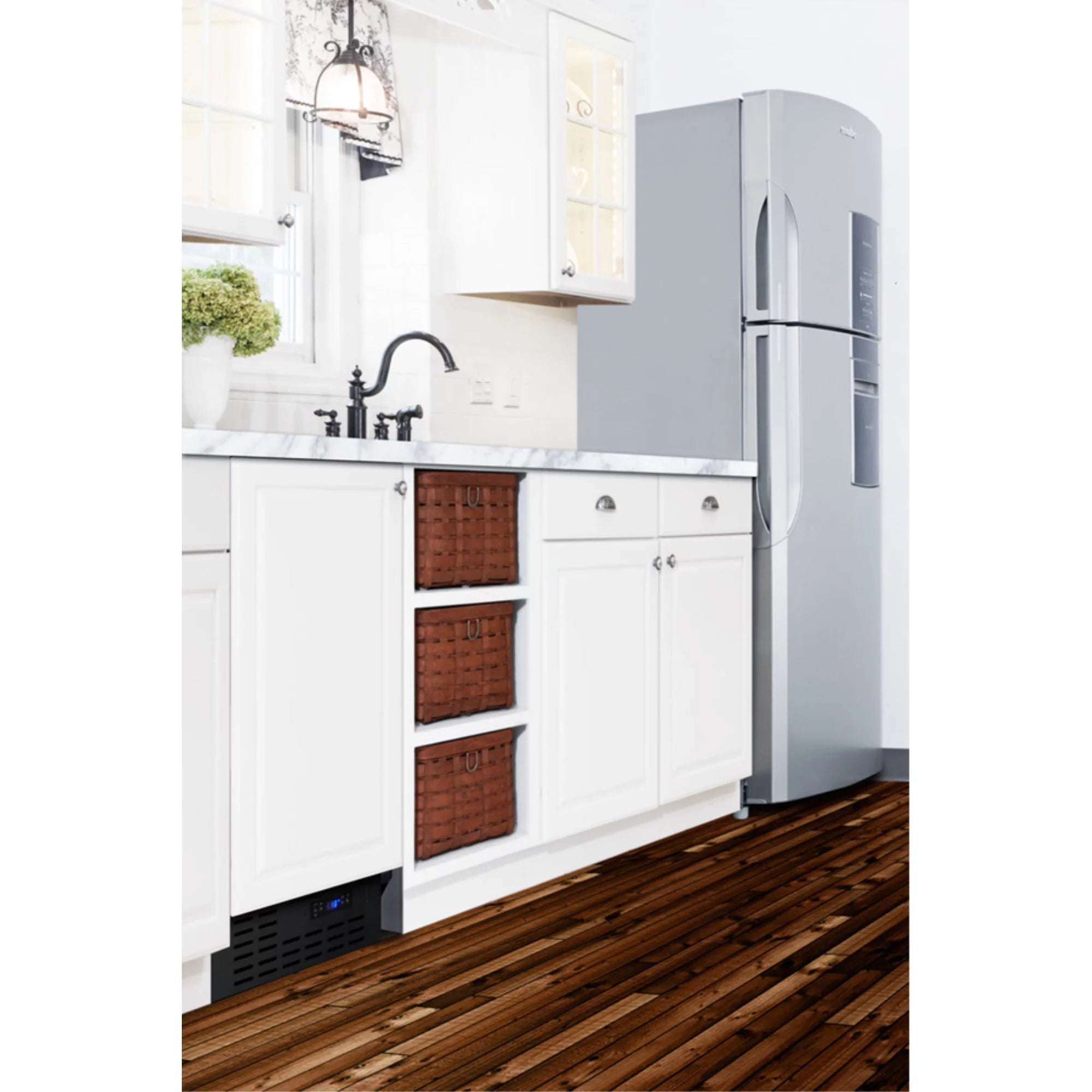 Compact Refrigerator X9272