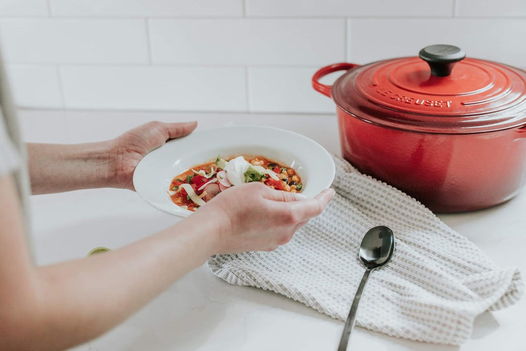 7.25 qt. Enameled Cast Iron Round Dutch Oven E259