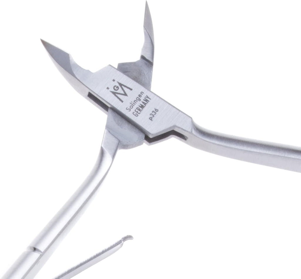 Luxury Cuticle Nipper in Leather Case, Double Sharpened Q198670
